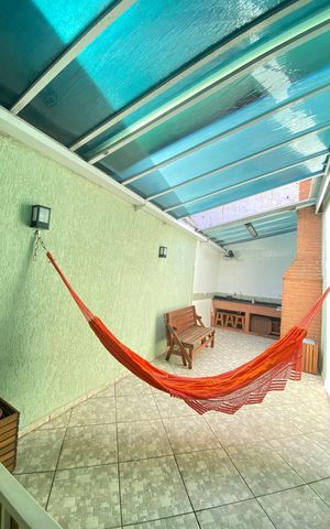 Casa à venda com 111m², 3 quartos e 2 vagas Casa à venda com 111m², 3 quartos e 2 vagasÁrea externa