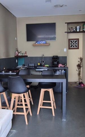Casa à venda com 153m², 3 quartos e 2 vagas Casa à venda com 153m², 3 quartos e 2 vagasChurrasqueira
