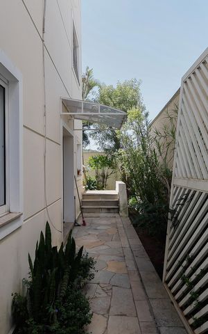 Casa de condomínio à venda com 311m², 5 quartos e 4 vagasQuintal