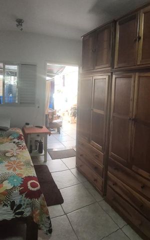 Casa à venda com 145m², 5 quartos e 2 vagas Casa à venda com 145m², 5 quartos e 2 vagasQuarto