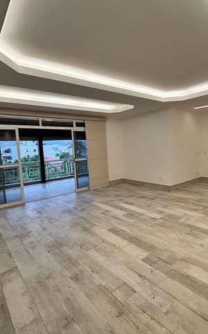 Apartamento à venda com 194m², 3 quartos e 3 vagas Apartamento à venda com 194m², 3 quartos e 3 vagasSala