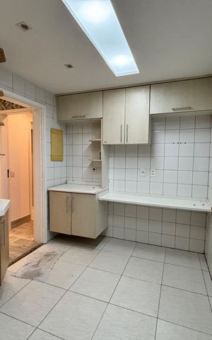Apartamento à venda com 194m², 3 quartos e 3 vagas Apartamento à venda com 194m², 3 quartos e 3 vagasCozinha