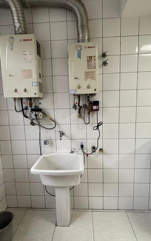 Apartamento à venda com 194m², 3 quartos e 3 vagas Apartamento à venda com 194m², 3 quartos e 3 vagasÁrea de Serviço