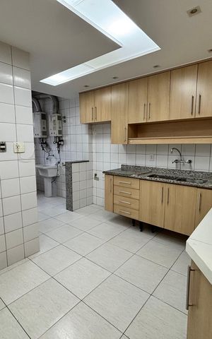 Apartamento à venda com 194m², 3 quartos e 3 vagas Apartamento à venda com 194m², 3 quartos e 3 vagasCozinha