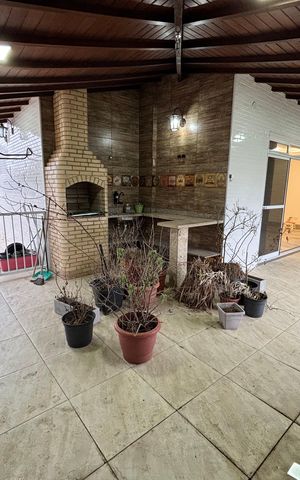 Apartamento à venda com 194m², 3 quartos e 3 vagas Apartamento à venda com 194m², 3 quartos e 3 vagasVaranda