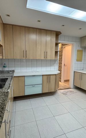 Apartamento à venda com 194m², 3 quartos e 3 vagas Apartamento à venda com 194m², 3 quartos e 3 vagasCozinha