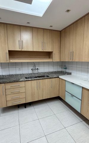 Apartamento à venda com 194m², 3 quartos e 3 vagas Apartamento à venda com 194m², 3 quartos e 3 vagasCozinha