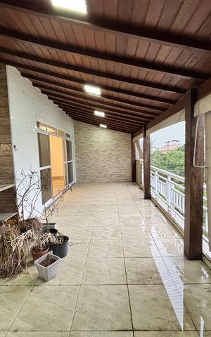 Apartamento à venda com 194m², 3 quartos e 3 vagas Apartamento à venda com 194m², 3 quartos e 3 vagasVaranda