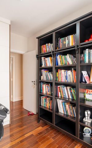 Apartamento à venda com 362m², 5 quartos e 3 vagas Apartamento à venda com 362m², 5 quartos e 3 vagasÁrea externa