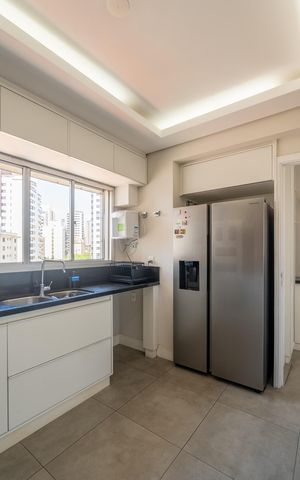 Apartamento à venda com 362m², 5 quartos e 3 vagas Apartamento à venda com 362m², 5 quartos e 3 vagasCozinha