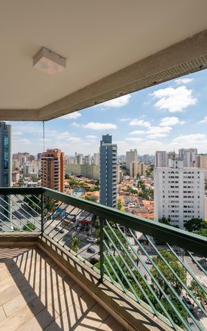 Apartamento à venda com 362m², 5 quartos e 3 vagas Apartamento à venda com 362m², 5 quartos e 3 vagasVaranda
