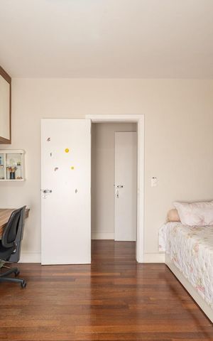 Apartamento à venda com 362m², 5 quartos e 3 vagas Apartamento à venda com 362m², 5 quartos e 3 vagasQuarto