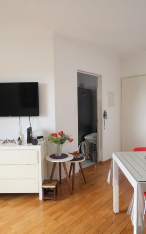 Apartamento à venda com 65m², 2 quartos e 1 vagaSala 
