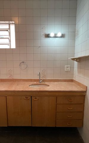 Casa à venda com 400m², 6 quartos e 3 vagasBanheiro 1