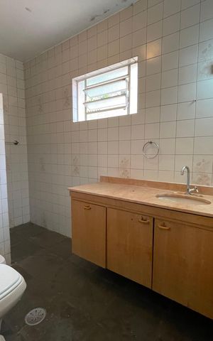 Casa à venda com 400m², 6 quartos e 3 vagasBanheiro 1