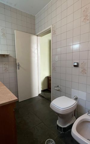 Casa à venda com 400m², 6 quartos e 3 vagasBanheiro 1