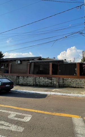 Casa à venda com 140m², 2 quartos e 7 vagas