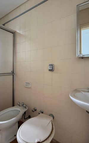 Apartamento à venda com 541m², 4 quartos e 4 vagas Apartamento à venda com 541m², 4 quartos e 4 vagasBanheiro 2 de Serviço