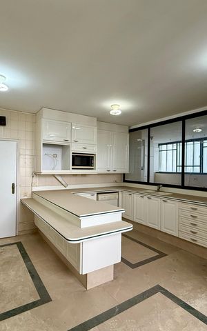 Apartamento à venda com 541m², 4 quartos e 4 vagas Apartamento à venda com 541m², 4 quartos e 4 vagasCozinha