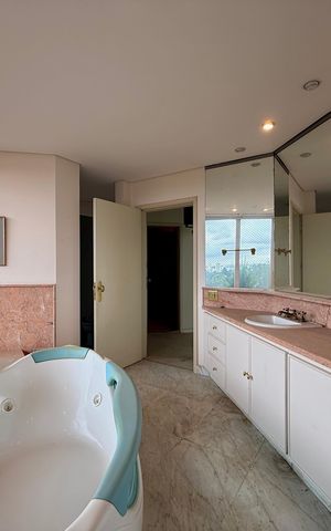 Apartamento à venda com 541m², 4 quartos e 4 vagas Apartamento à venda com 541m², 4 quartos e 4 vagasBanheiro Suíte 4