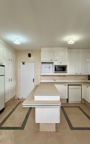 Apartamento à venda com 541m², 4 quartos e 4 vagas Apartamento à venda com 541m², 4 quartos e 4 vagasCozinha