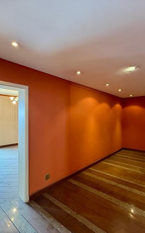 Apartamento à venda com 541m², 4 quartos e 4 vagas Apartamento à venda com 541m², 4 quartos e 4 vagasEntrada Apartamento