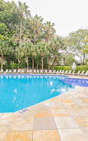 Apartamento à venda com 541m², 4 quartos e 4 vagas Apartamento à venda com 541m², 4 quartos e 4 vagasPiscina