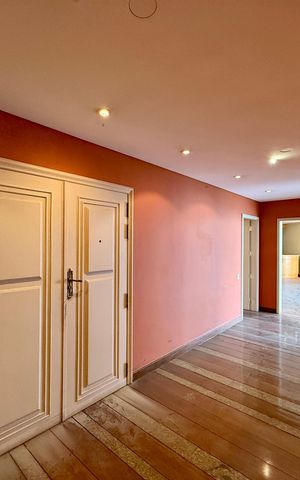 Apartamento à venda com 541m², 4 quartos e 4 vagas Apartamento à venda com 541m², 4 quartos e 4 vagasEntrada Apartamento
