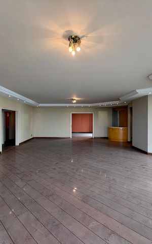 Apartamento à venda com 541m², 4 quartos e 4 vagas Apartamento à venda com 541m², 4 quartos e 4 vagasSala