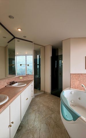 Apartamento à venda com 541m², 4 quartos e 4 vagas Apartamento à venda com 541m², 4 quartos e 4 vagasBanheiro Suíte 4