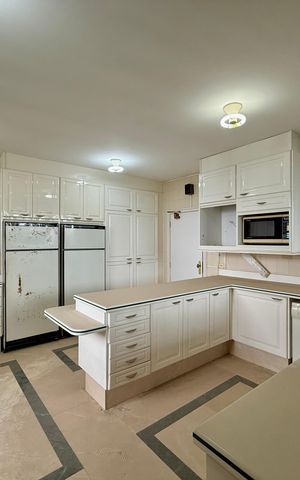 Apartamento à venda com 541m², 4 quartos e 4 vagas Apartamento à venda com 541m², 4 quartos e 4 vagasCozinha