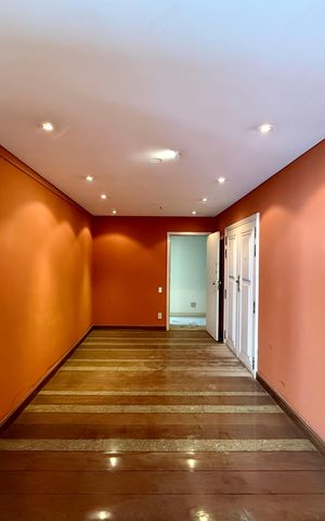 Apartamento à venda com 541m², 4 quartos e 4 vagas Apartamento à venda com 541m², 4 quartos e 4 vagasEntrada Apartamento