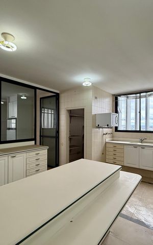 Apartamento à venda com 541m², 4 quartos e 4 vagas Apartamento à venda com 541m², 4 quartos e 4 vagasCozinha