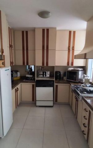 Casa para alugar com 277m², 4 quartos e 3 vagas Casa para alugar com 277m², 4 quartos e 3 vagasCozinha