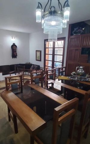Casa para alugar com 277m², 4 quartos e 3 vagas