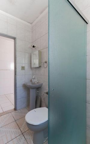 Casa à venda com 200m², 2 quartos e 4 vagas Casa à venda com 200m², 2 quartos e 4 vagasBanheiro