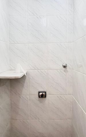 Apartamento à venda com 85m², 2 quartos e sem vaga Apartamento à venda com 85m², 2 quartos e sem vagaBanheiro de serviço