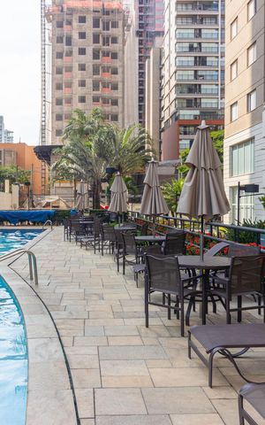 Apartamento à venda com 104m², 3 quartos e 2 vagas Apartamento à venda com 104m², 3 quartos e 2 vagasÁrea comum - Piscina