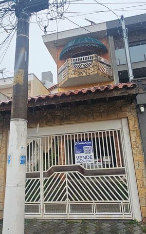 Casa à venda com 185m², 3 quartos e 3 vagas Casa à venda com 185m², 3 quartos e 3 vagasFachada