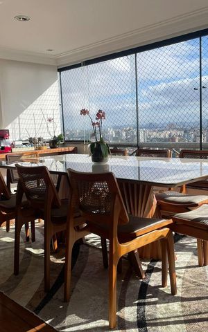 Apartamento à venda com 139m², 4 quartos e 3 vagas Apartamento à venda com 139m², 4 quartos e 3 vagasSala de jantar