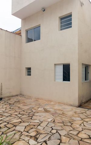 Casa à venda com 160m², 2 quartos e 2 vagas Casa à venda com 160m², 2 quartos e 2 vagasQuintal/Jardim