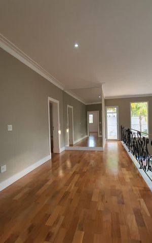 Casa à venda com 450m², 4 quartos e 4 vagas Casa à venda com 450m², 4 quartos e 4 vagasCorredor