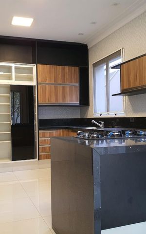 Casa à venda com 450m², 4 quartos e 4 vagas Casa à venda com 450m², 4 quartos e 4 vagasCozinha