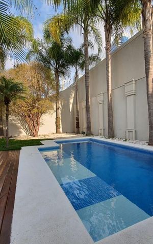 Casa à venda com 450m², 4 quartos e 4 vagas Casa à venda com 450m², 4 quartos e 4 vagasÁrea externa