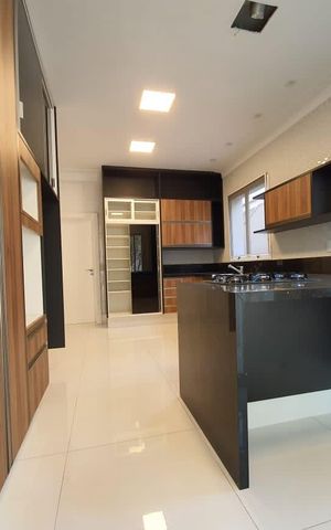 Casa à venda com 450m², 4 quartos e 4 vagas Casa à venda com 450m², 4 quartos e 4 vagasCozinha