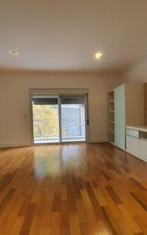 Casa à venda com 450m², 4 quartos e 4 vagas Casa à venda com 450m², 4 quartos e 4 vagasQuarto