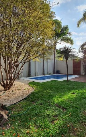 Casa à venda com 450m², 4 quartos e 4 vagas Casa à venda com 450m², 4 quartos e 4 vagasÁrea externa