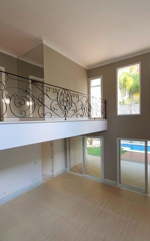 Casa à venda com 450m², 4 quartos e 4 vagas Casa à venda com 450m², 4 quartos e 4 vagasSala