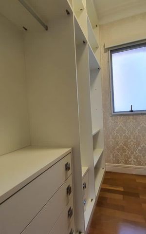 Casa à venda com 450m², 4 quartos e 4 vagas Casa à venda com 450m², 4 quartos e 4 vagasCloset