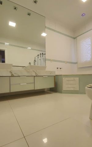 Casa à venda com 450m², 4 quartos e 4 vagas Casa à venda com 450m², 4 quartos e 4 vagasBanheiro